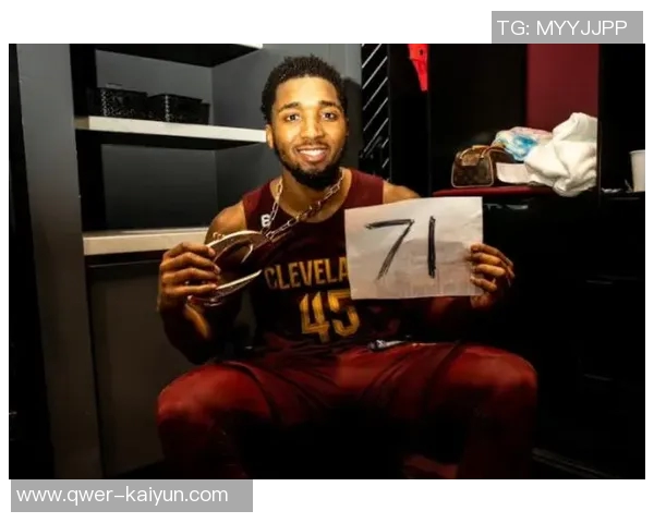 米切尔短暂出战18分钟表现平平贡献7分1板2助2断展现潜力