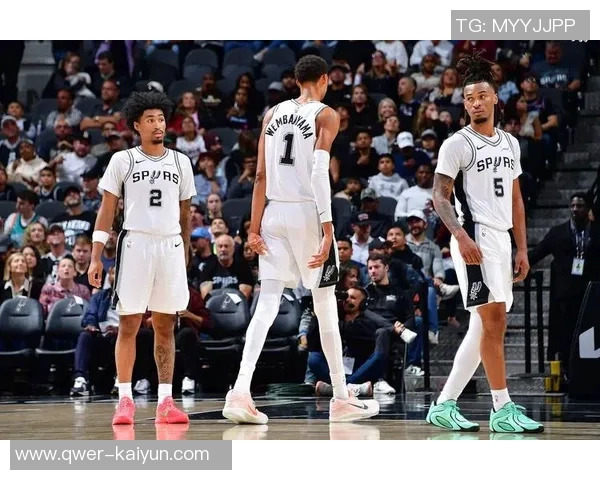 马刺公牛终结连胜纪录绿军四连胜领跑联盟勇士快船篮网紧随其后