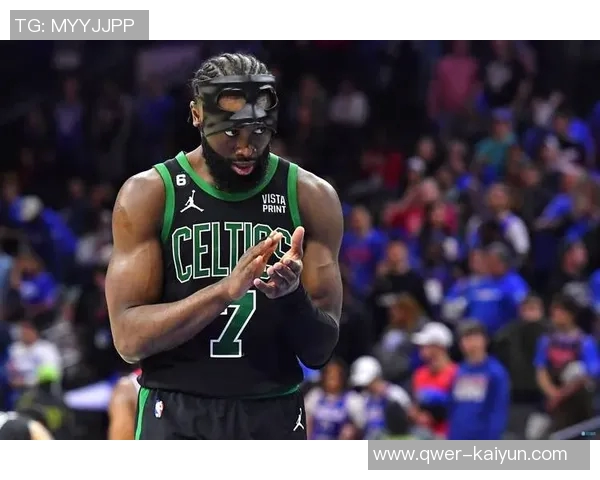 杰伦布朗调侃普理查德偷技中距离命中率飙升助力球队胜利