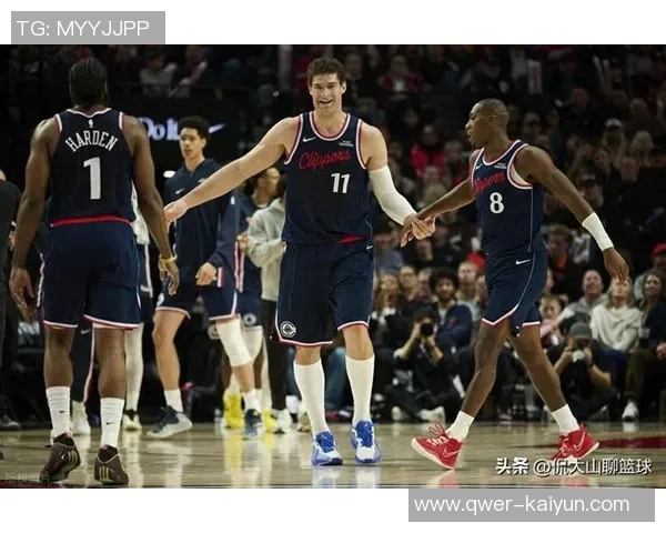 苏群分析小卡阴阳合同对快船的潜在威胁如同达摩克利斯之剑悬而未决 苏群分析小卡阴阳合同对快船的潜在威胁如同达摩克利斯之剑悬而未决