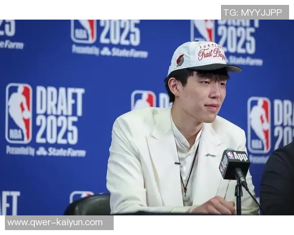 杨瀚森每次触球引观众欢呼应该将比赛用球归他所有